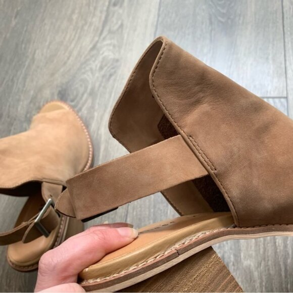 Chinese Laundry Caleb Suede Stacked Heel Sandals Brass Buckle Nude Size 8 - Picture 12 of 15